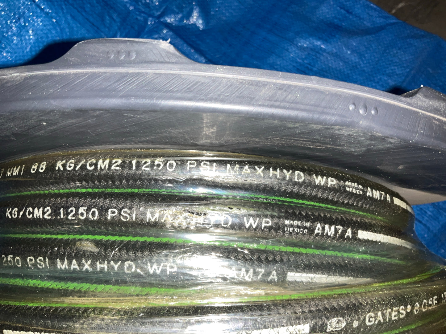 330 FEET - Gates 70533 13/32'' Hydraulic Hose 8C5E, 1250 PSI Working Pressure