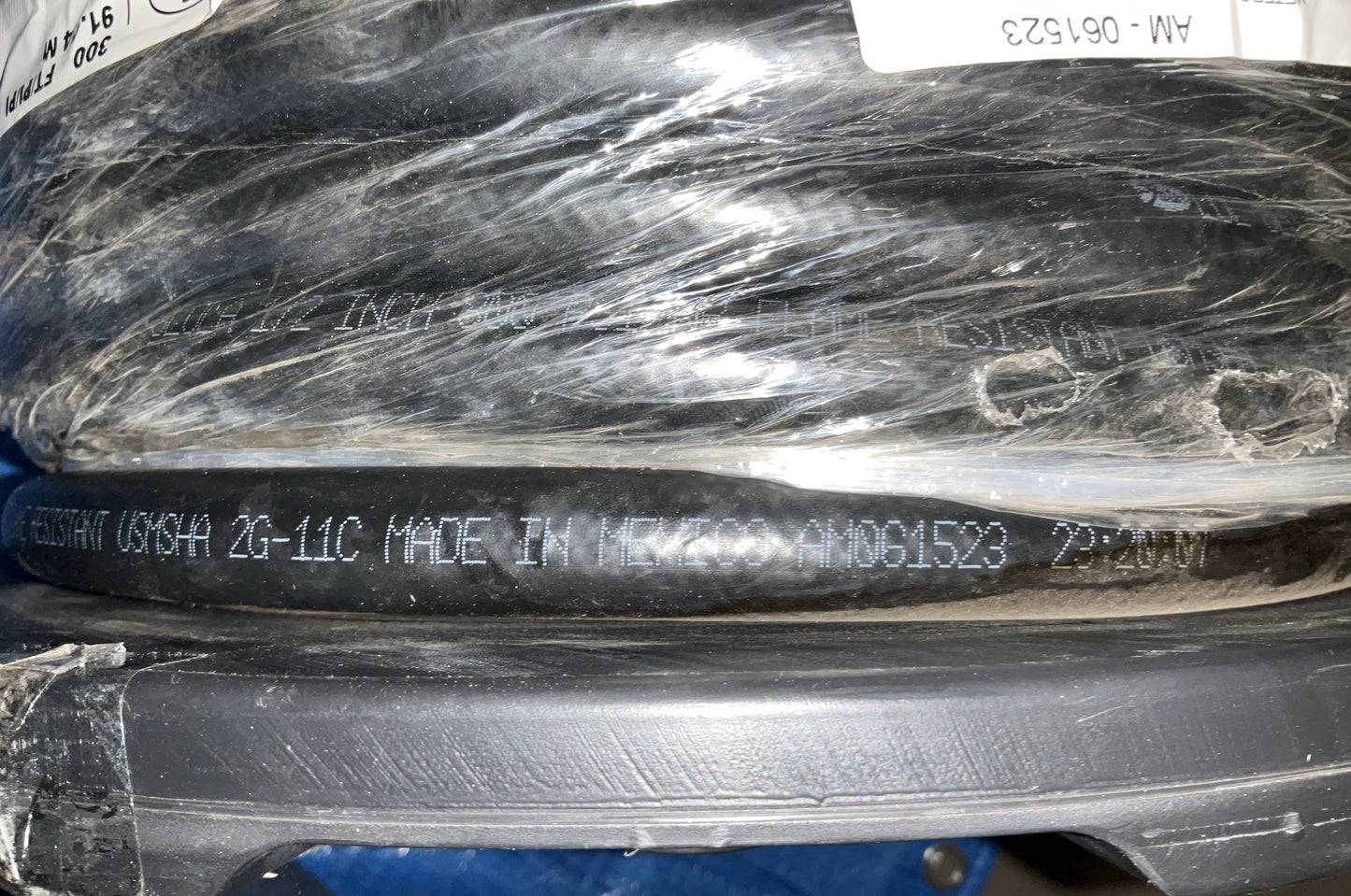 300 FEET - Gates 70672 8LOLA 1/2'' Hydraulic Hose, 300 PSI Max Work Pressure
