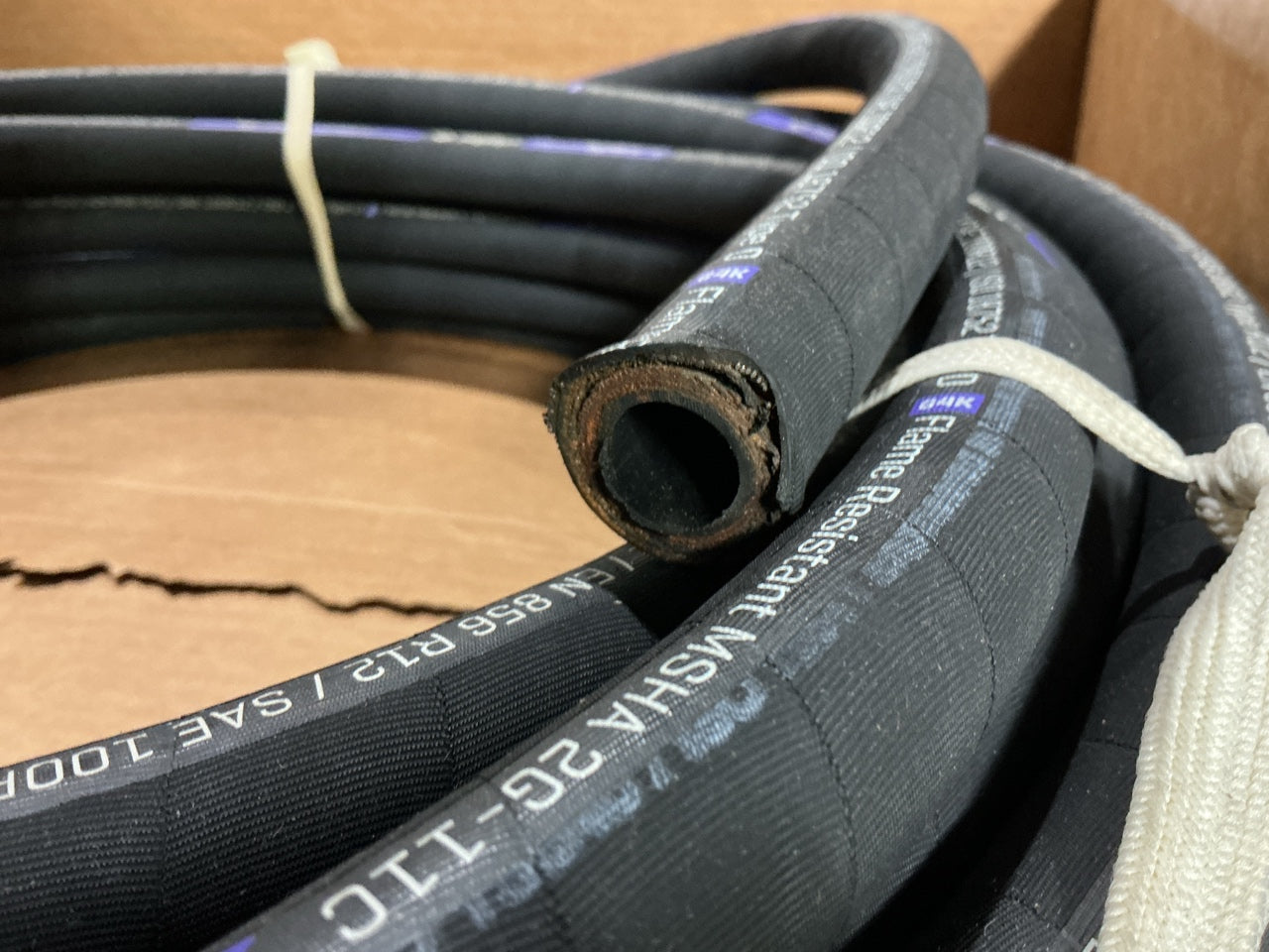 100 FEET - Gates 70813 High Pressure Hydraulic Hose, 5/8'' ID 4000 PSI 10EFG4K