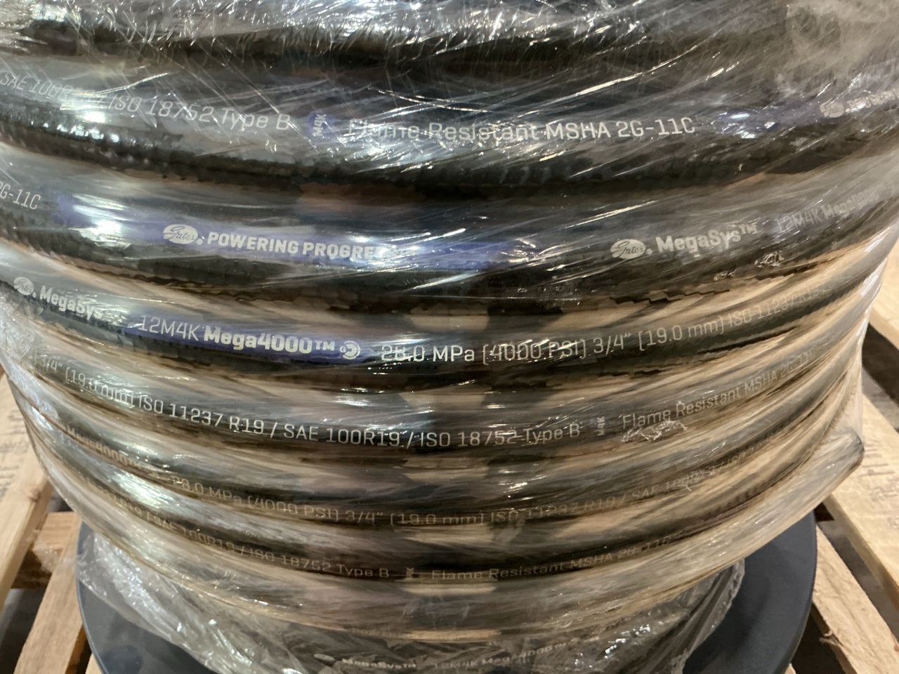 220 Feet - Gates 70824 M4K Mega4000 220' 3/4'' Hydraulic Hose, 4000 PSI Max WP