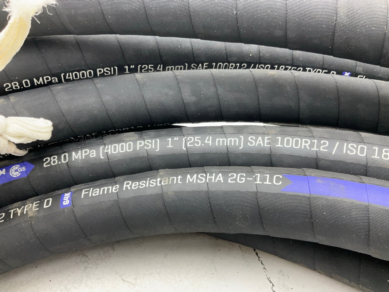 60 FEET - Gates 70832 MegaSpiral Flame Resistant 1-1/2'' Hydraulic Hose 4000 PSI