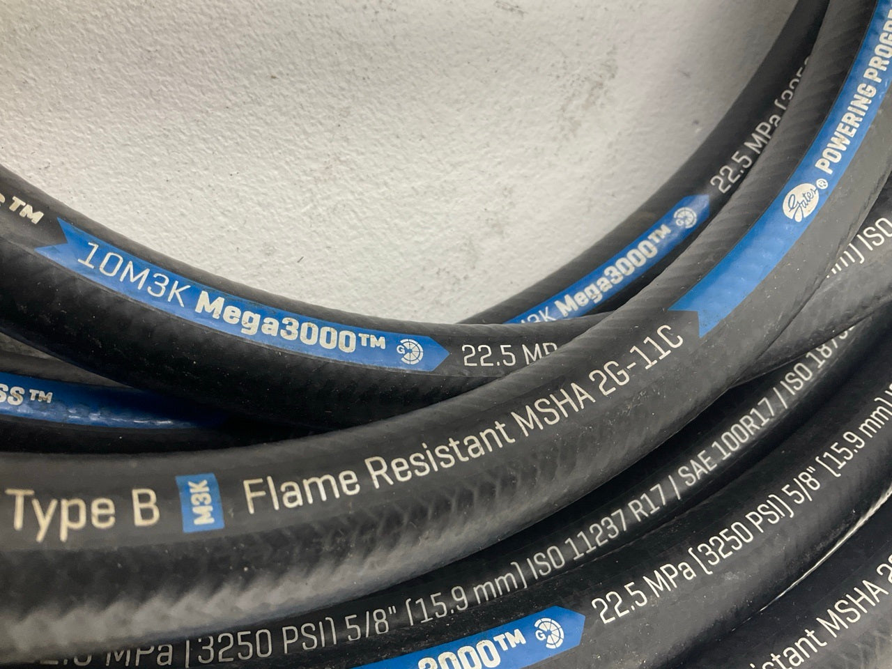 50 FEET - Gates 85627 5/8'' Hydraulic Hose 10M3K Mega3000, 3250 PSI Max W.P.