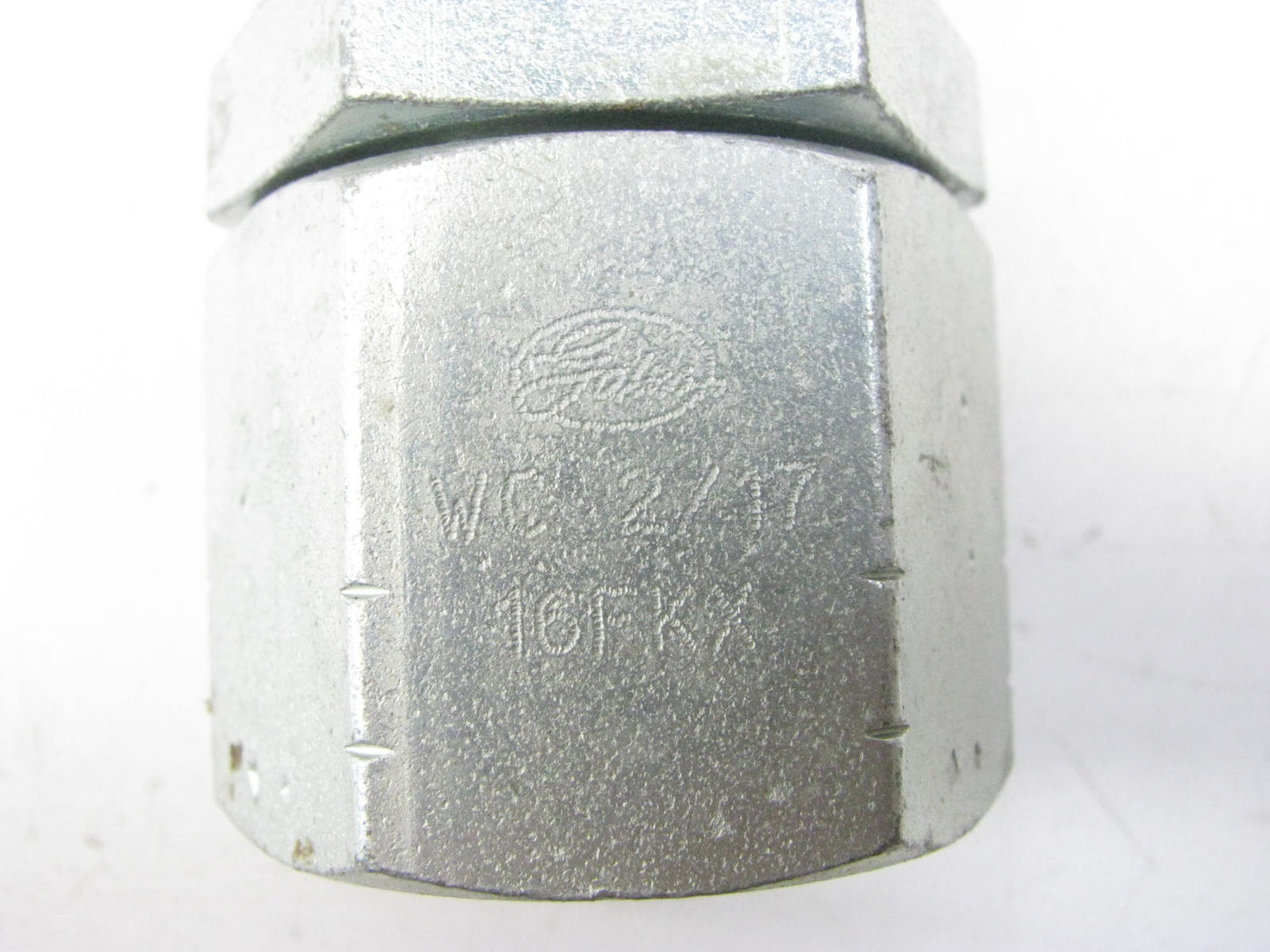 Gates G20910-1616 Hydraulic Fitting Female Komatsu Swivel 1'' Hose M33 X 1.5