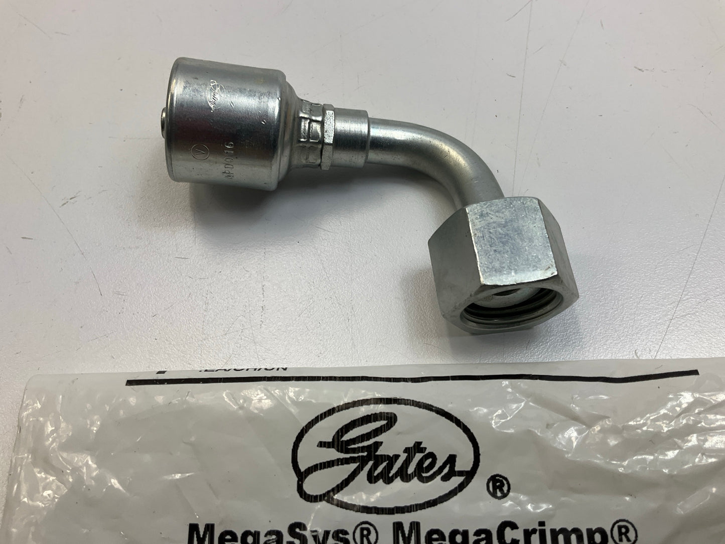 G25240-0406 - Female Flat-Face O-Ring Swivel 90° Angle, 1/4'' ID, 11/16-16 Thread