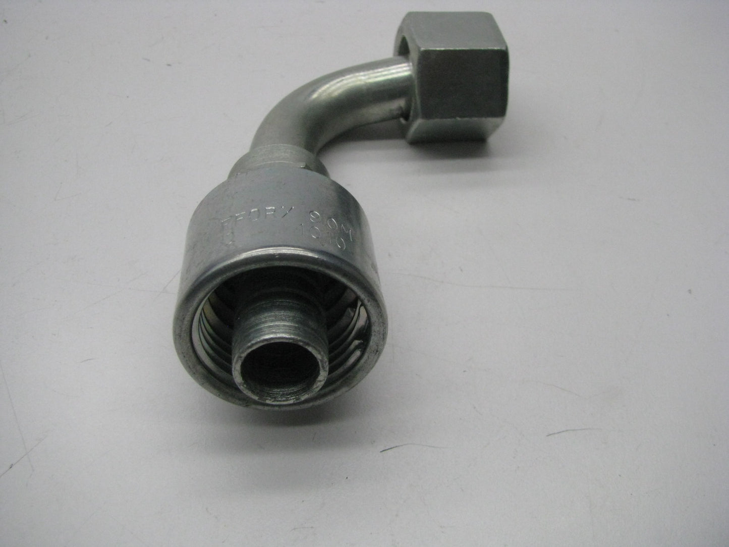 Gates G25240-1010 90 Degree Bent Tube Female Flat Swivel Megacrimp G25 Coupling
