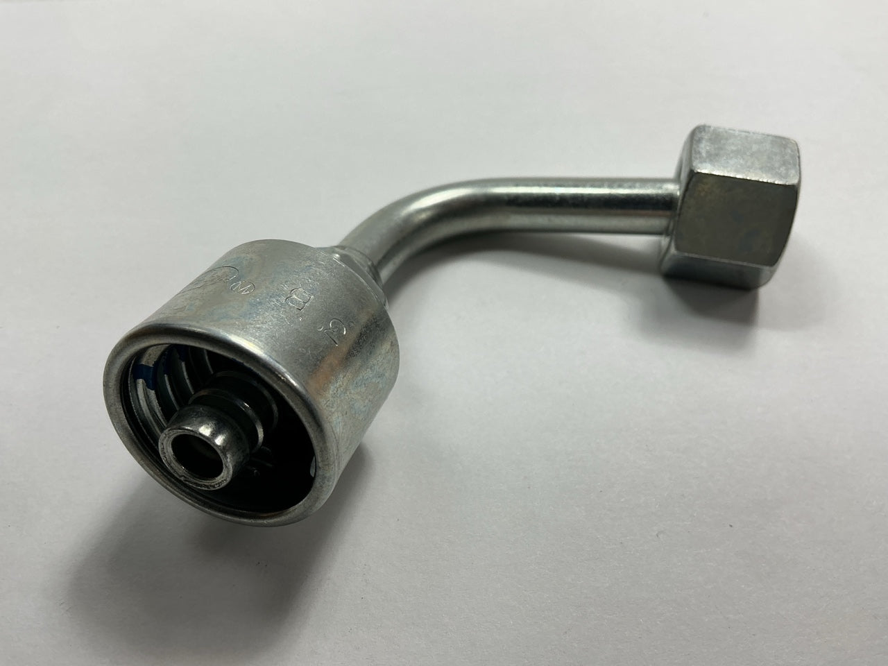 G25241-0606 Female Flat-Face O-Ring Swivel - 90° Angle, 3/8'' Id, 11/16-16 Thread