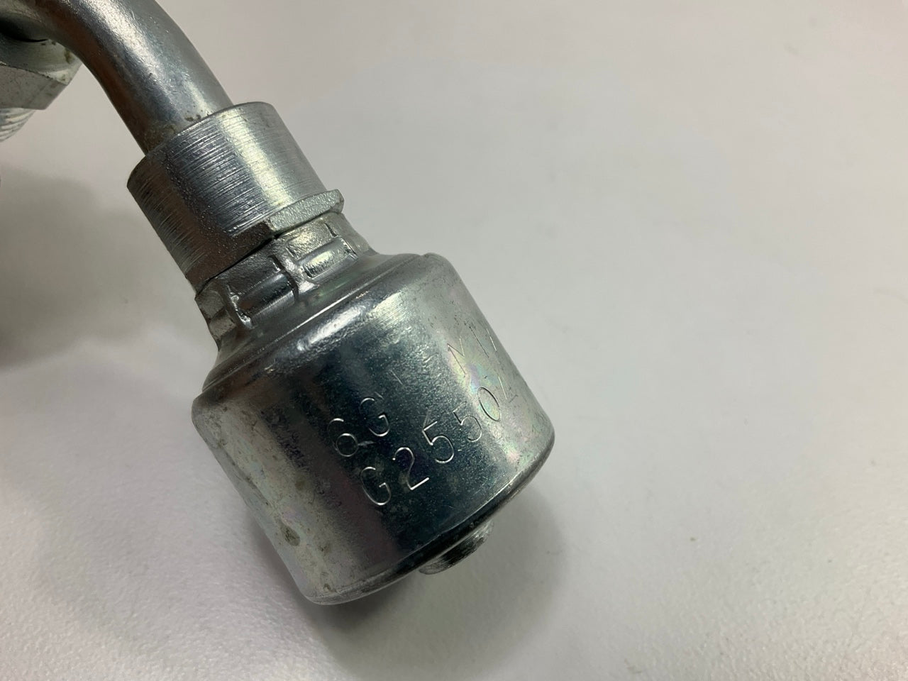 Gates G25504-0607 90 Degree SAE Male Inverted Swivel Hydraulic Fitting 3/8'' Hose