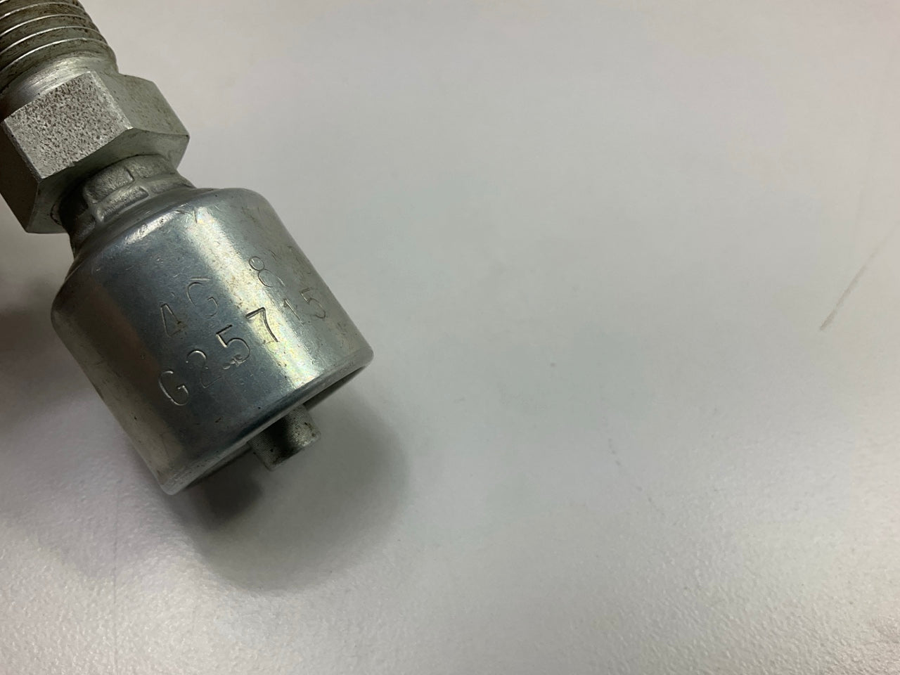 Gates G25715-0408 Male DIN 24° Cone Hydraulic Fitting 1/4'' Hose - 4G-8MDH