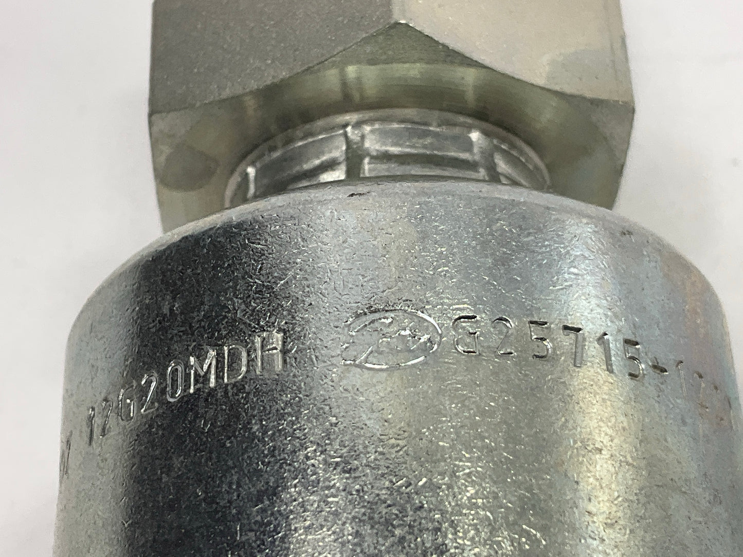 Gates G25715-1220 Heavy Series Male DIN 24° Cone Hose Fitting 3/4'' ID, 12G-20MDH