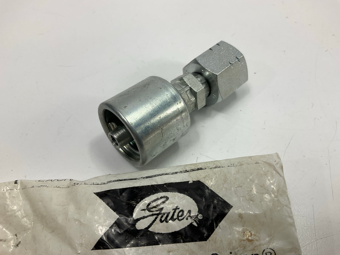Gates G25910-0404 Female Komatsu Japanese Metric Swivel Hydraulic Fitting, 1/4''