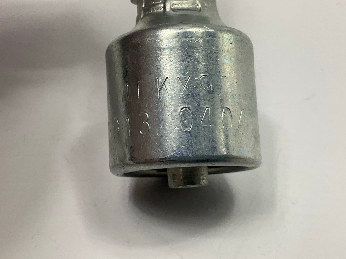 Gates G25913-0404 90° Tube Female Komatsu Style Japanese Metric Swivel, 1/4''