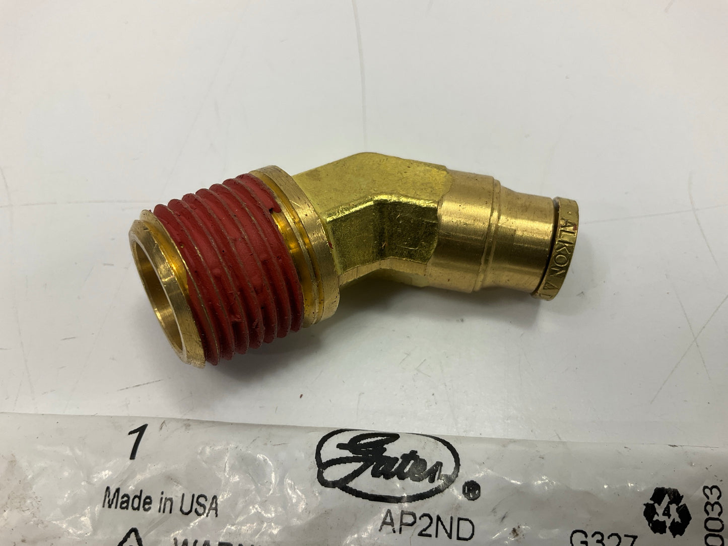 Gates G31102-0608 Air Brake To Male Pipe 45 Degree, 3/8 OD, 1/2-14 Thread