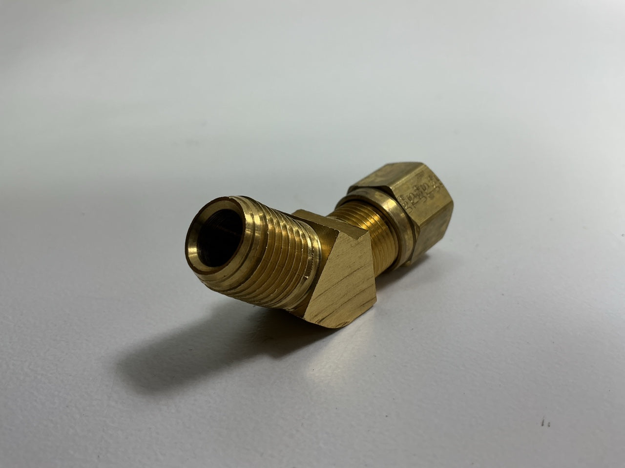 Gates G32102-0604 45° Air Brake Compression To Male Pipe Fitting, 3/8'' X 1/4''-18