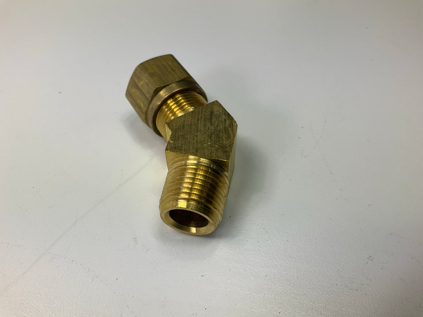 Gates G32102-0806 45° Air Brake Compression To Male Pipe, 1/2''