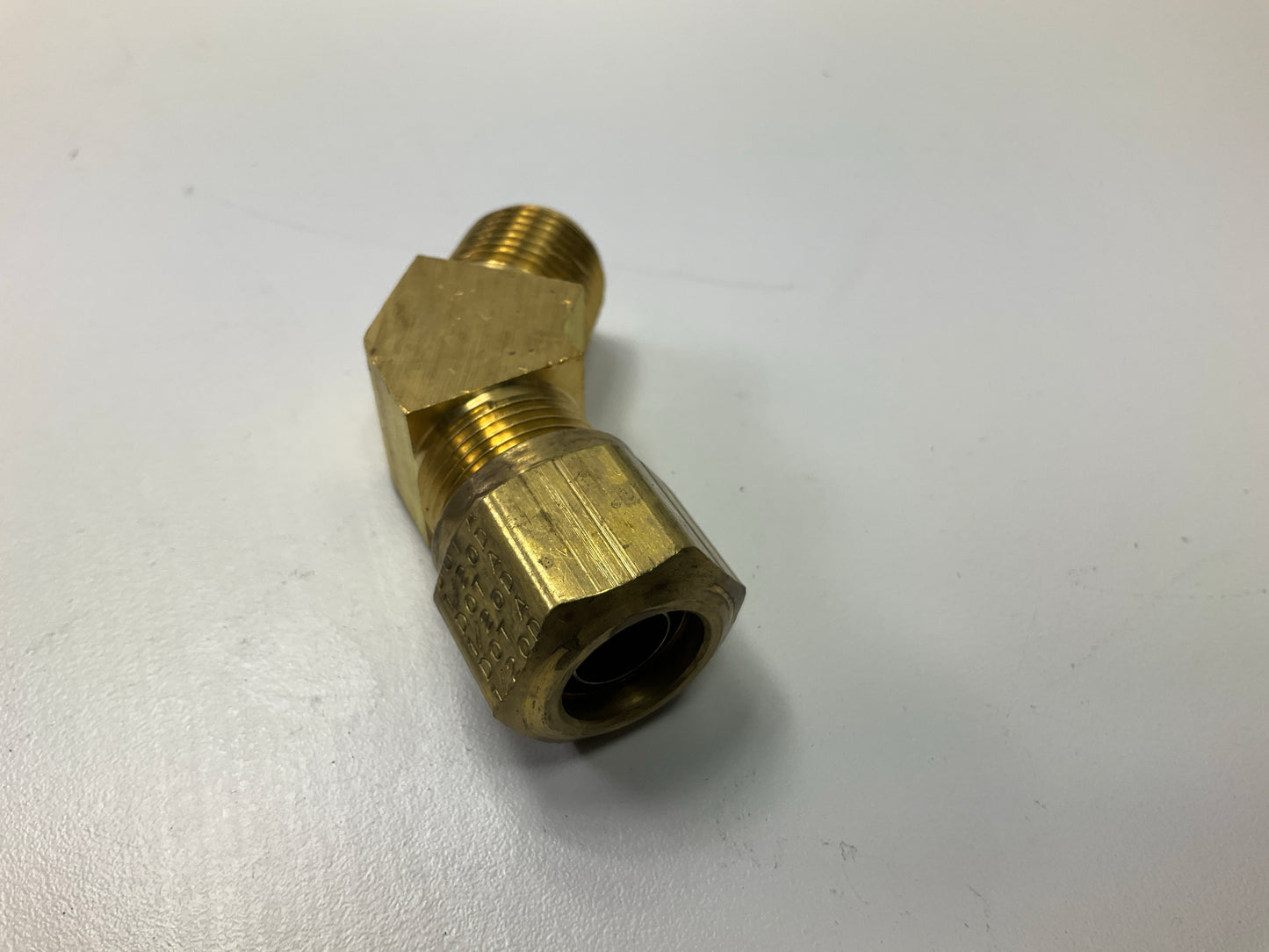 Gates G32102-0806 45° Air Brake Compression To Male Pipe, 1/2''