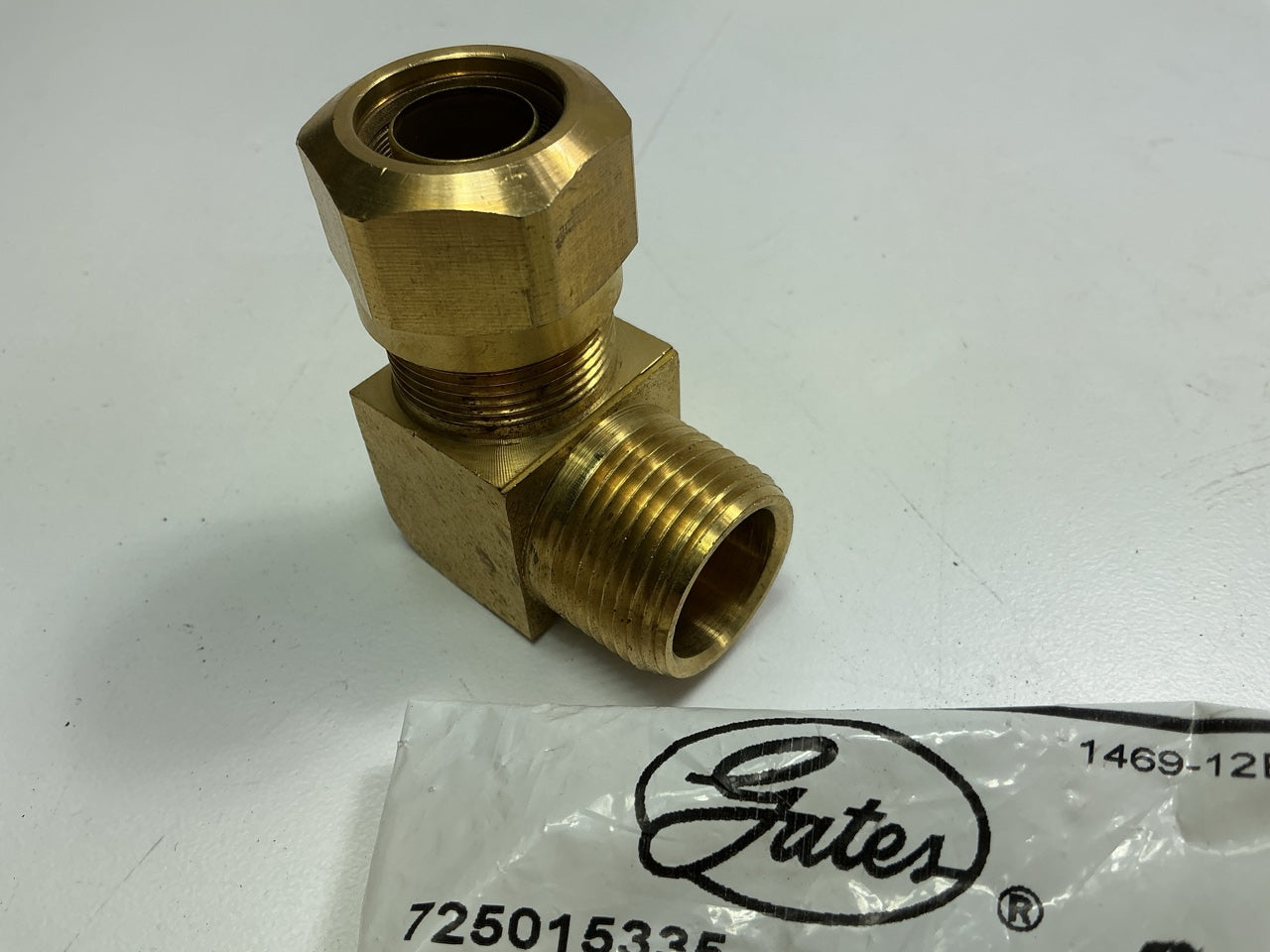 Gates G32104-1212 90° Air Brake Compression To Male Pipe Fitting, 3/4'' X 3/4''-14
