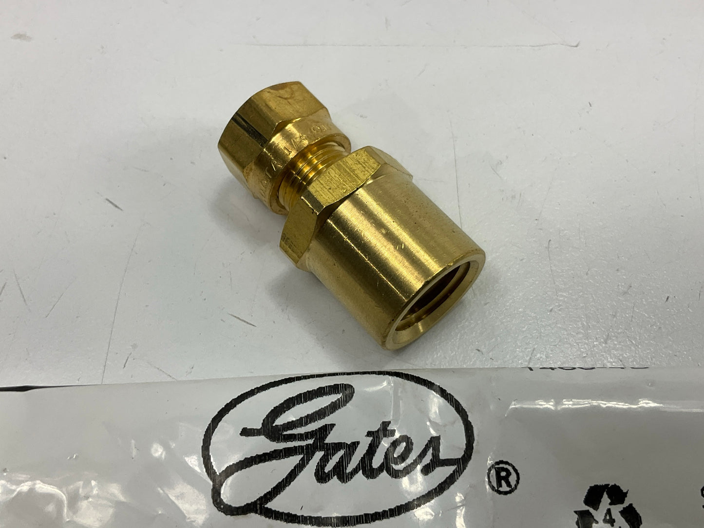 Gates G32150-0404 Mega Crimp Air Brake To Female Pipe Fitting Coupler 1/4 X 1/4''