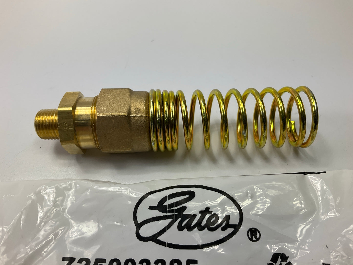 Gates G33110-0604 Air Brake Couplings To Male Pipe With Spring Guard, 1/4''-18