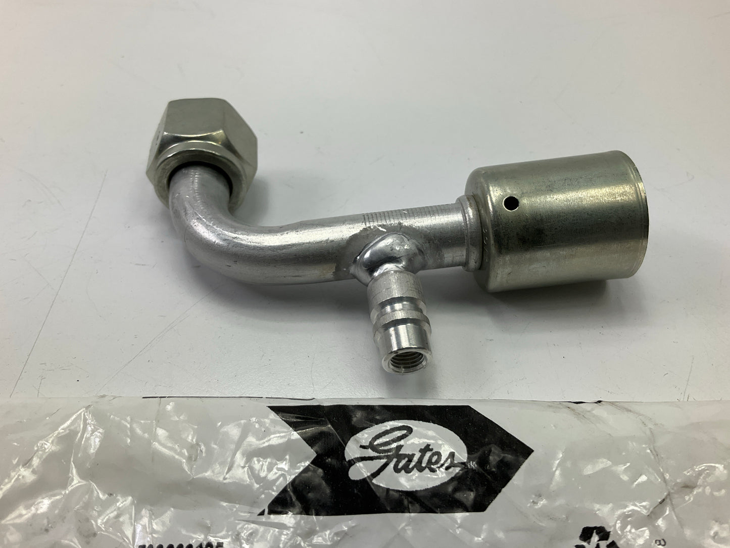Gates G45589-1210 90° Female SAE 5/8'' Tube O-Ring Nut Swivel W/ Service Port
