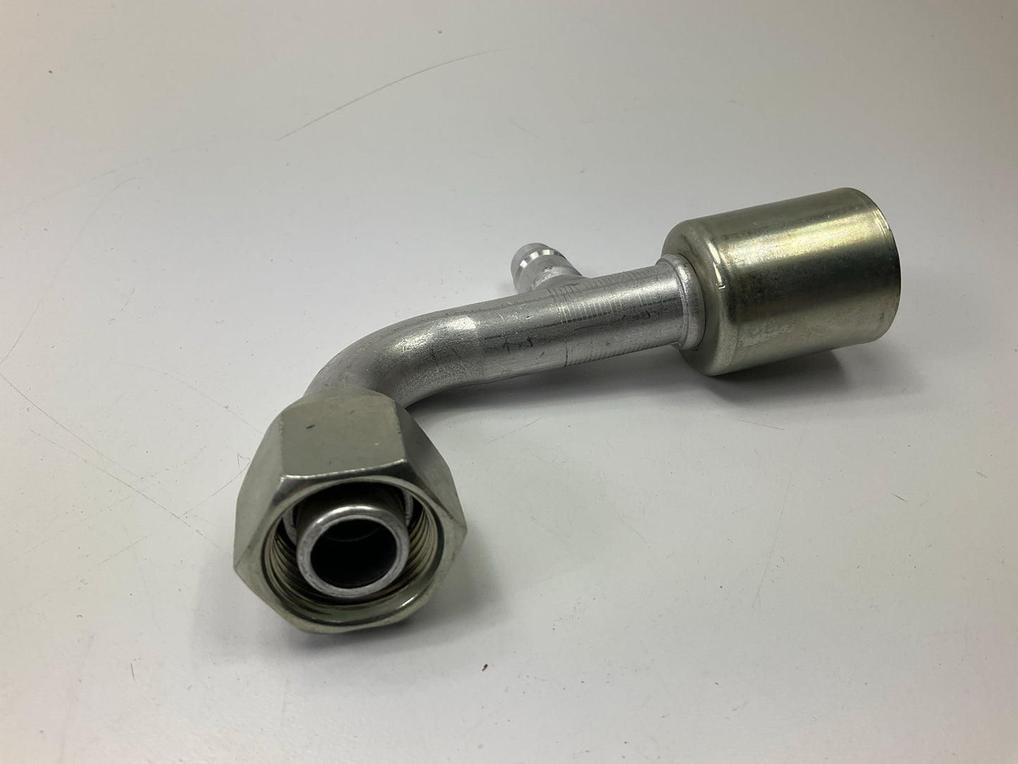 Gates G45589-1210 90° Female SAE 5/8'' Tube O-Ring Nut Swivel W/ Service Port
