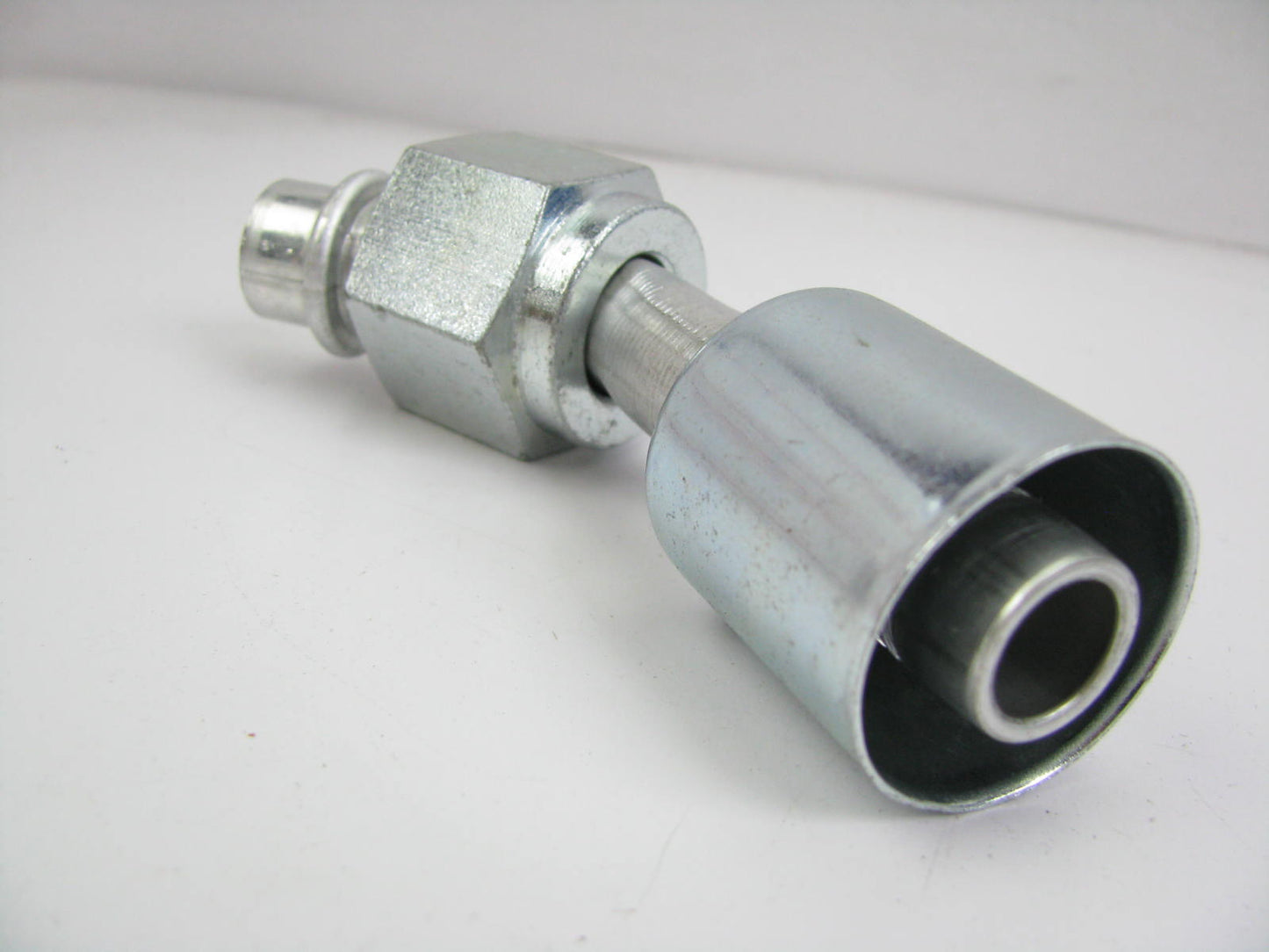 Gates G45591-1212 Hydraulic Fitting 5/8'' Female SAE Tube O-Ring Nut Swivel 45°