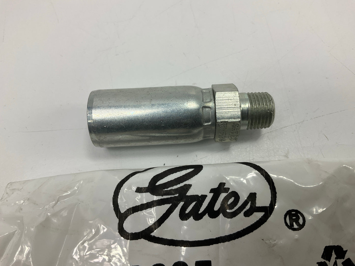 G51100-0302 - Thermoplastic 30° Male Pipe Hose Fitting 3/16'' ID 1/8''-27 Thread