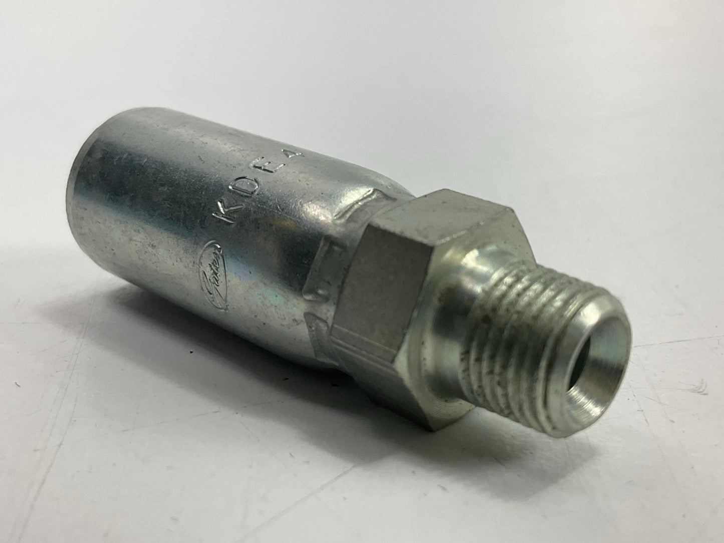 G51100-0302 - Thermoplastic 30° Male Pipe Hose Fitting 3/16'' ID 1/8''-27 Thread