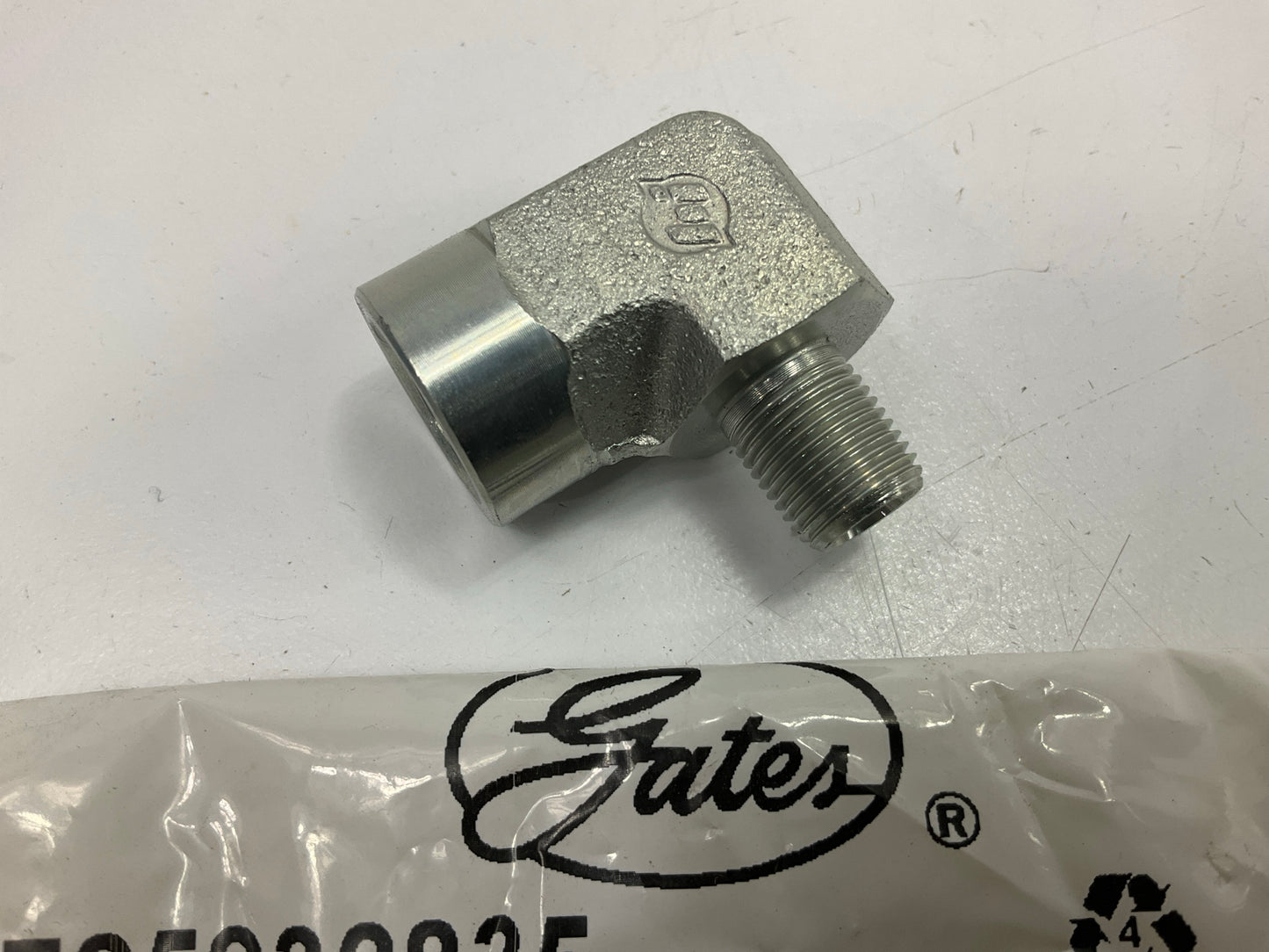 Gates G60136-0204 90° Male Pipe To Female Pipe Hydraulic Fitting 1/8''-27 Thread