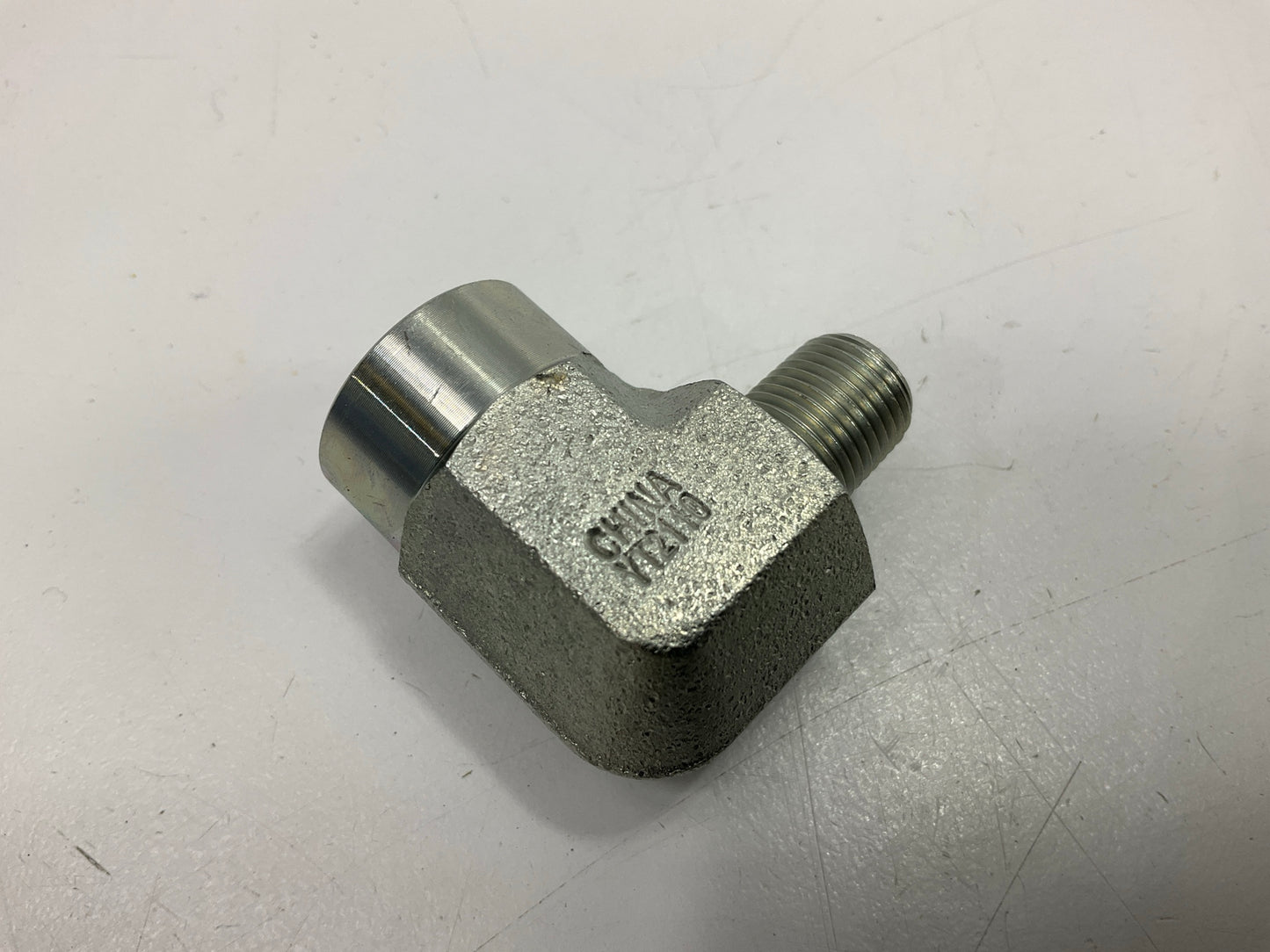 Gates G60136-0204 90° Male Pipe To Female Pipe Hydraulic Fitting 1/8''-27 Thread