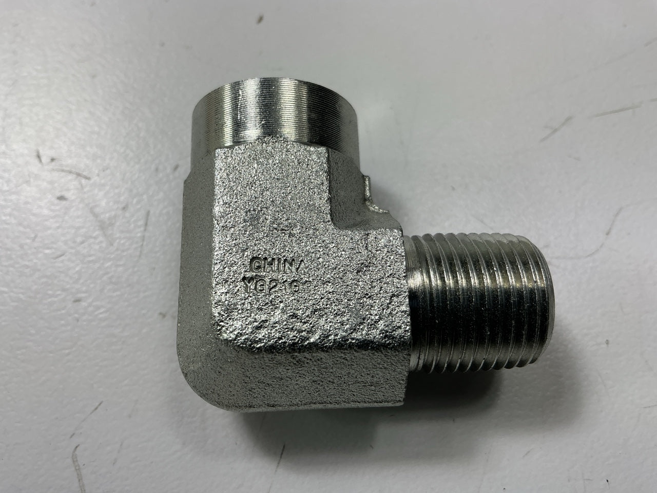 Gates G60136-0604 3/8 Male Pipe NPTF To 1/4 Female Pipe NPTF 90 Degree Elbow