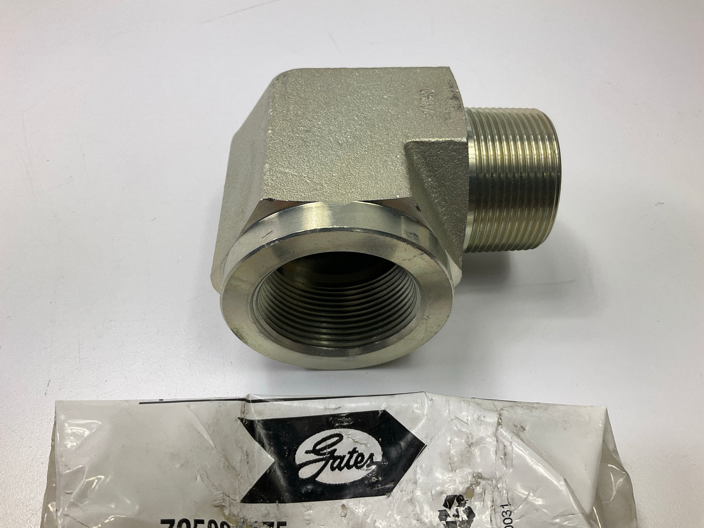 Gates G60136-2424 90 Deg. Male 1-1/2'' NPTF To Female 1-1/2'' NPTF Adapter