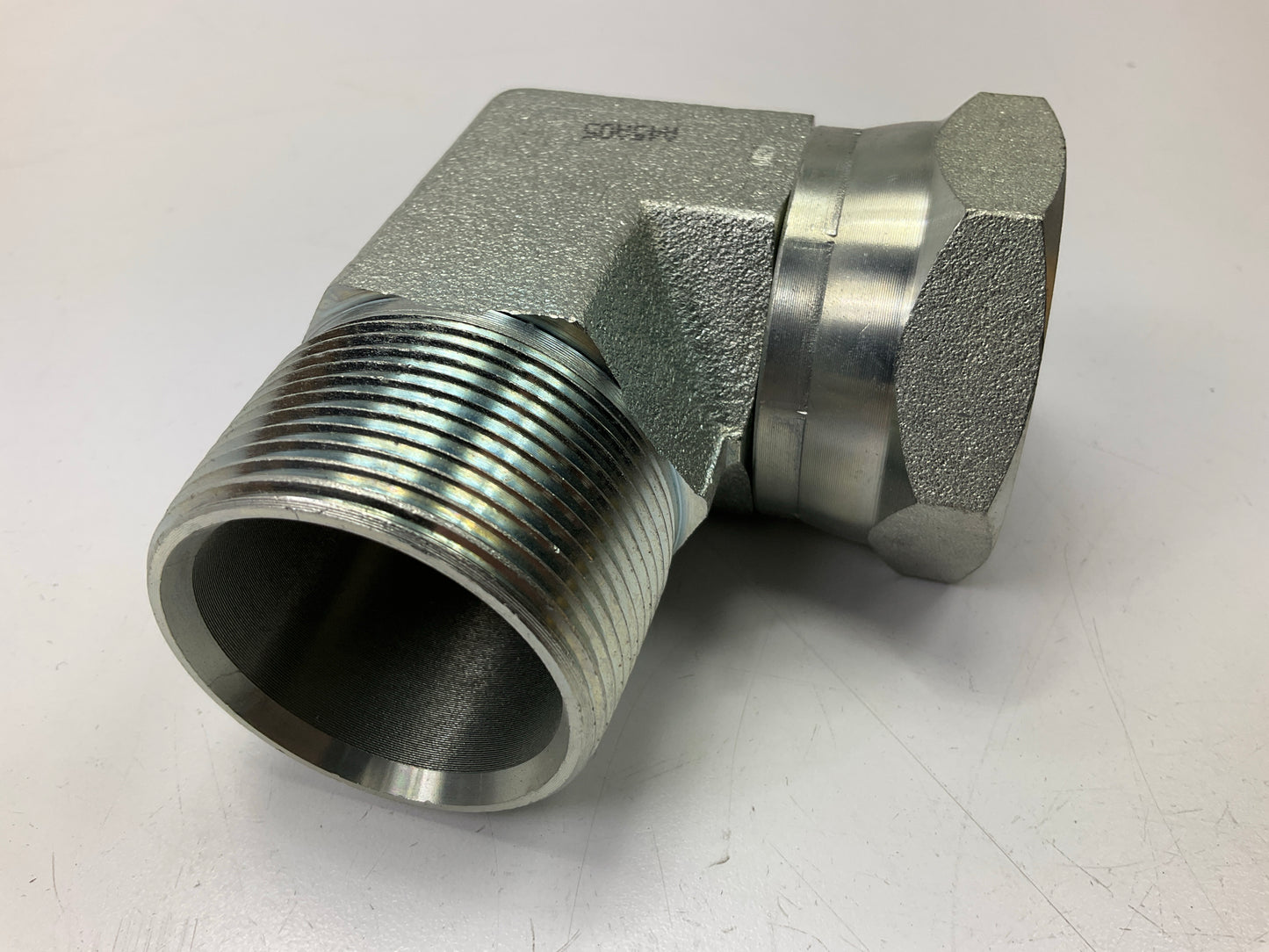 Gates G60144-2424 90° Male Pipe NPTF To Female Pipe Swivel NPSM - 24MP-24FPX90