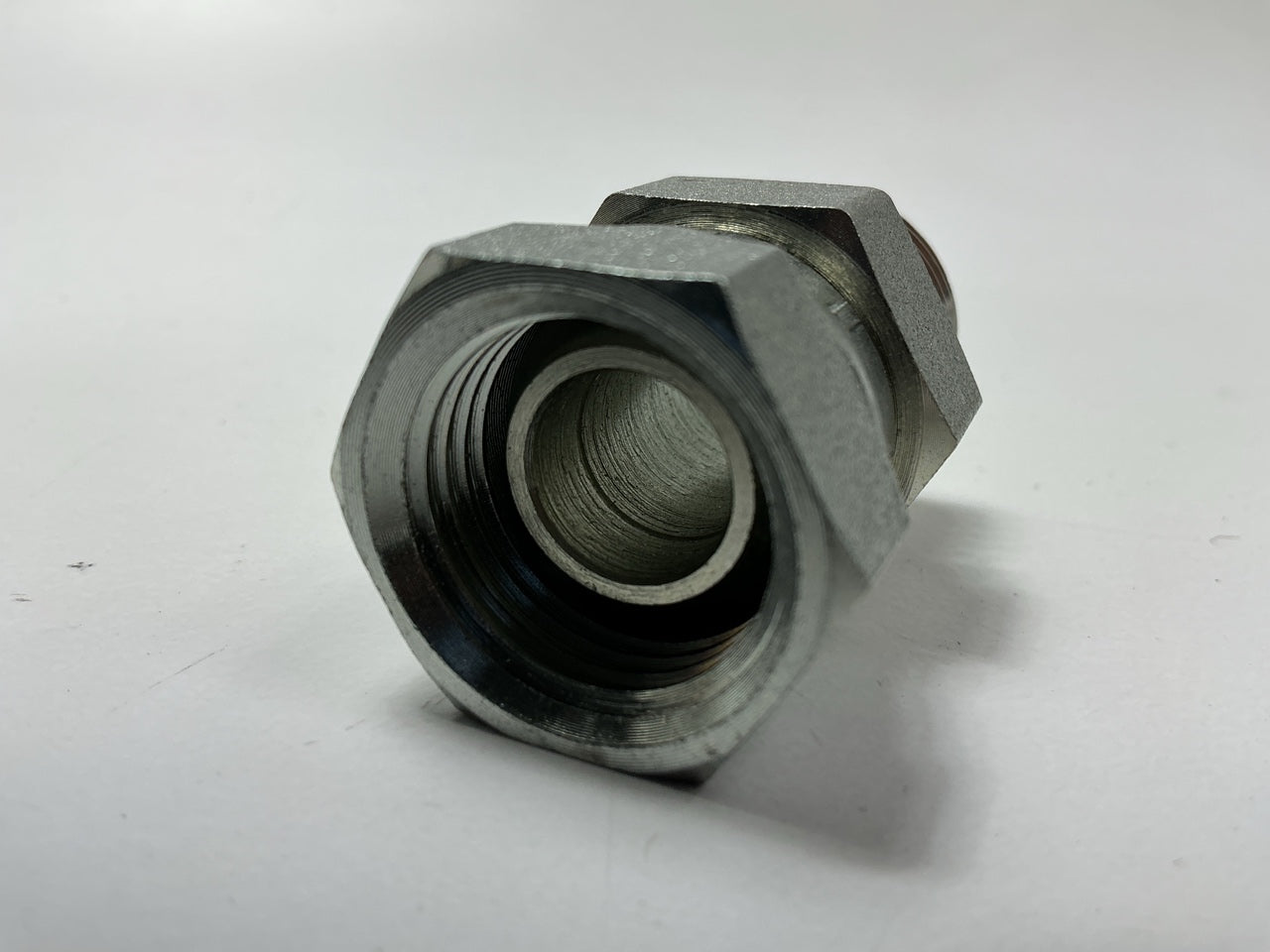 G60285-1008 Male O-Ring Boss To Female Pipe Swivel NPSM Adapter 7/8-14'' Thread