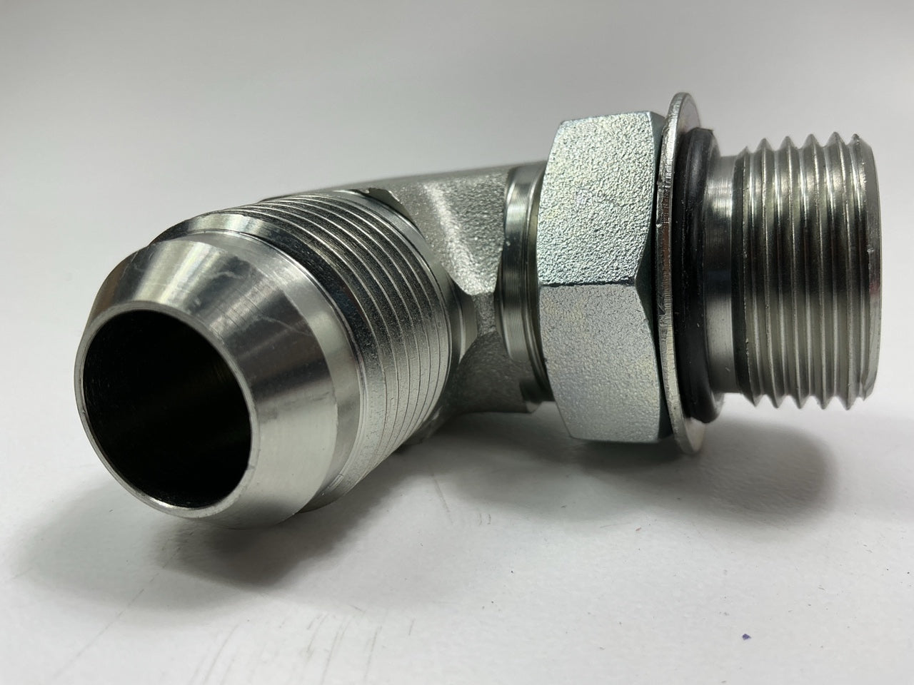 Gates Male O-Ring Boss To Male JIC 37° Flare 90° Angle 1-1/16-12 Thread