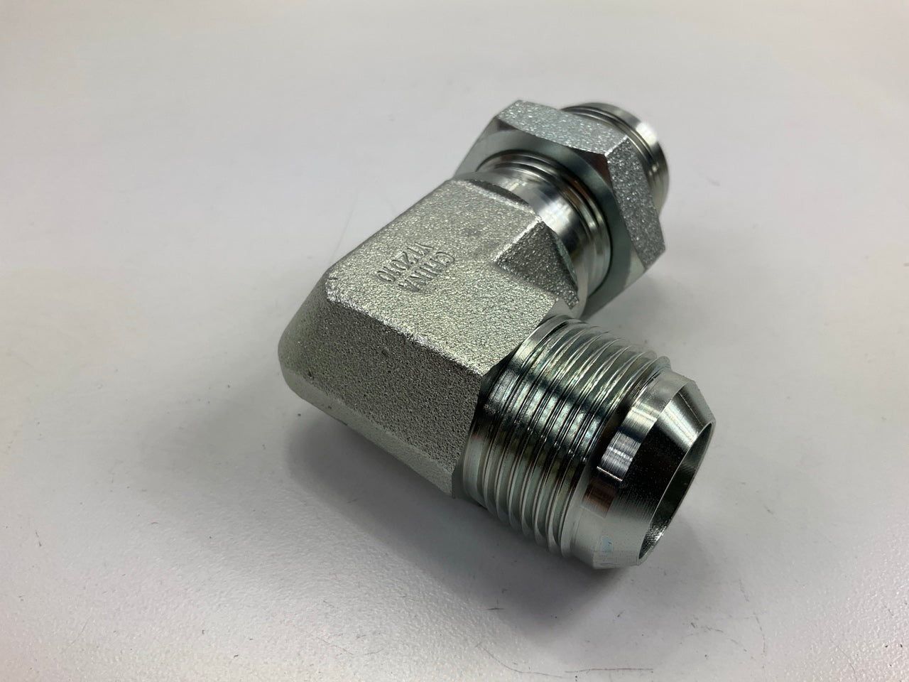 Gates G60447-1616 90° Male JIC 37° Flare To Male JIC 37° Flare Bulkhead Adapter