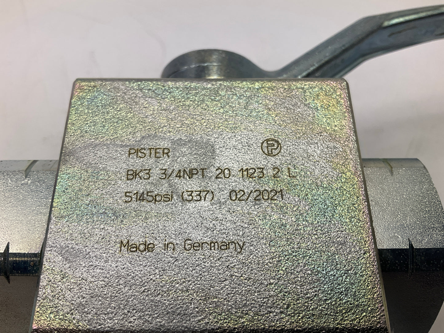 Gates G96210-1212 Female Pipe NPTF Three Way Block Style - 12FP-12FP-12FPBV