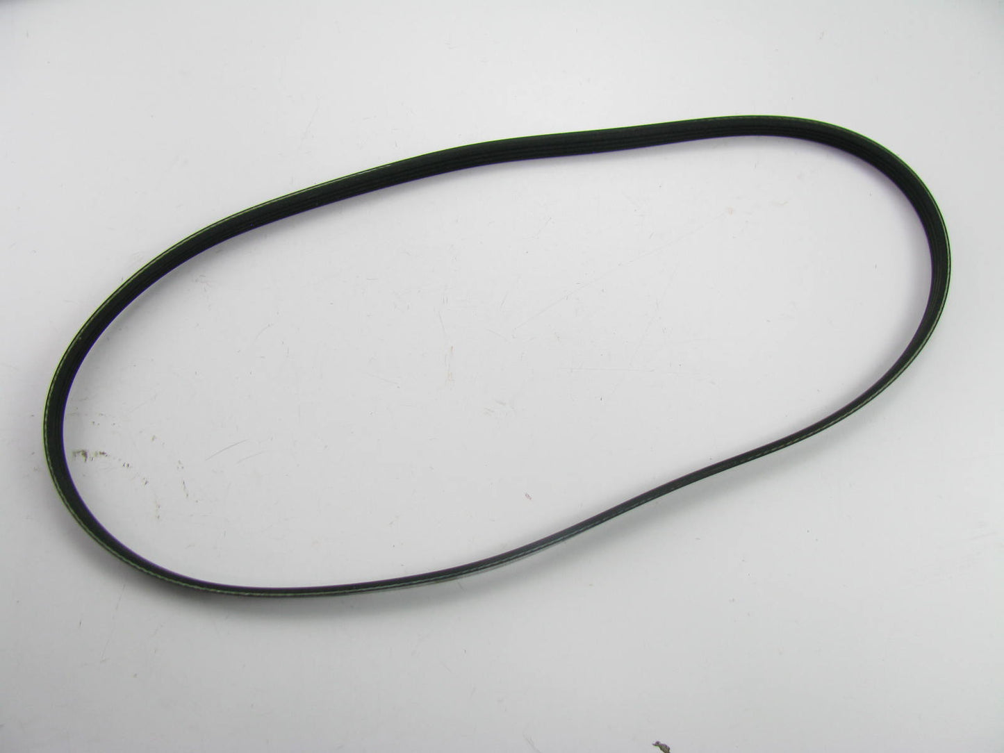 Gates K040405 Serpentine Belt - 0.56'' X 41.00'' - 4 Ribs