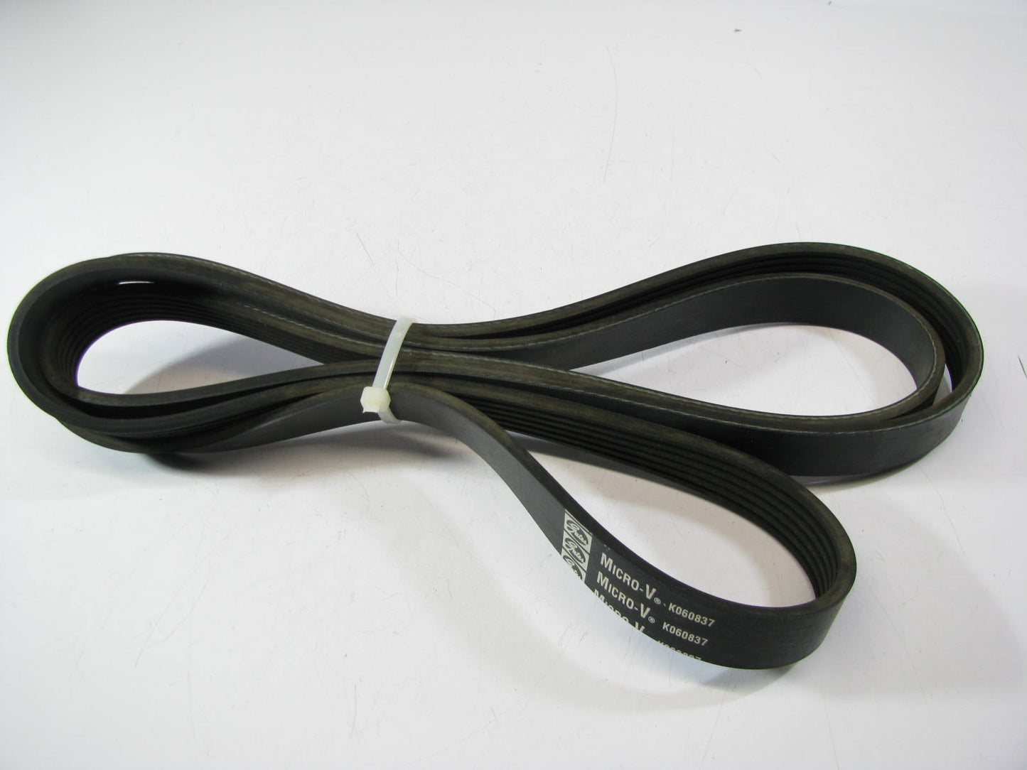 Gates K060837 Serpentine Belt - 0.84'' X 84.00'' - 6 Ribs