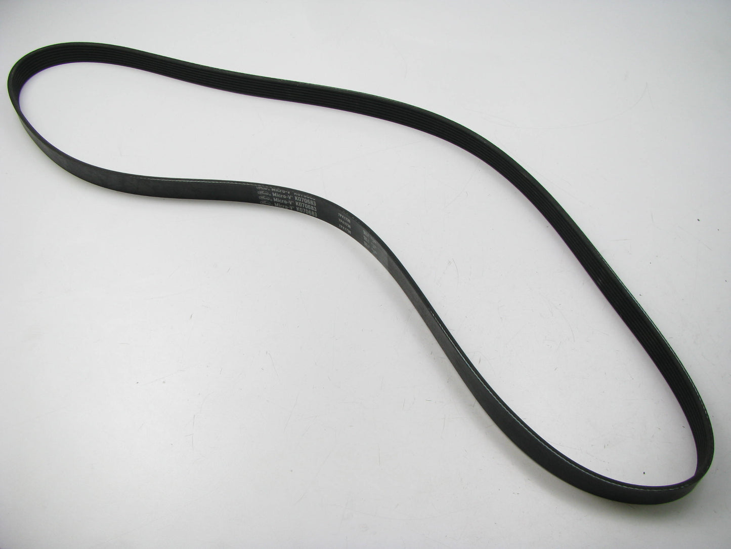 Gates K070683 Serpentine Belt - 0.98'' X 68.90'' - 7 Ribs