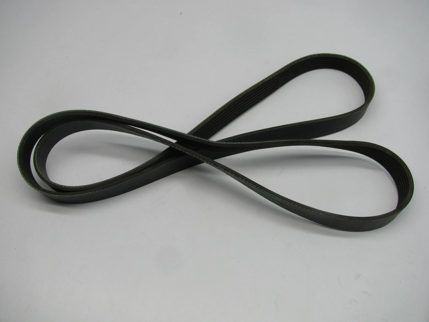 Gates K070735 Serpentine Belt - 0.98'' X 74.00'' - 7 Ribs
