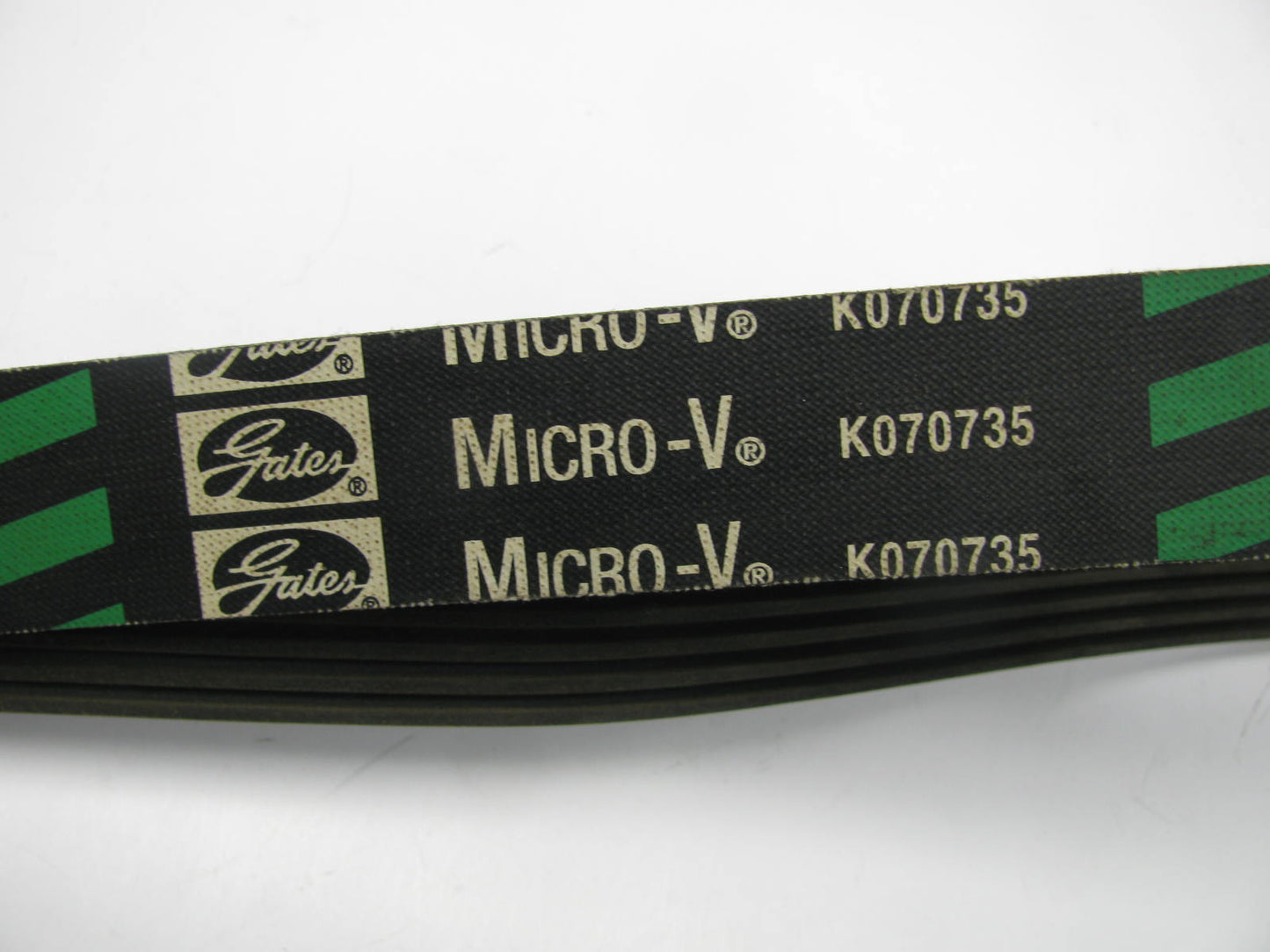 Gates K070735 Serpentine Belt - 0.98'' X 74.00'' - 7 Ribs