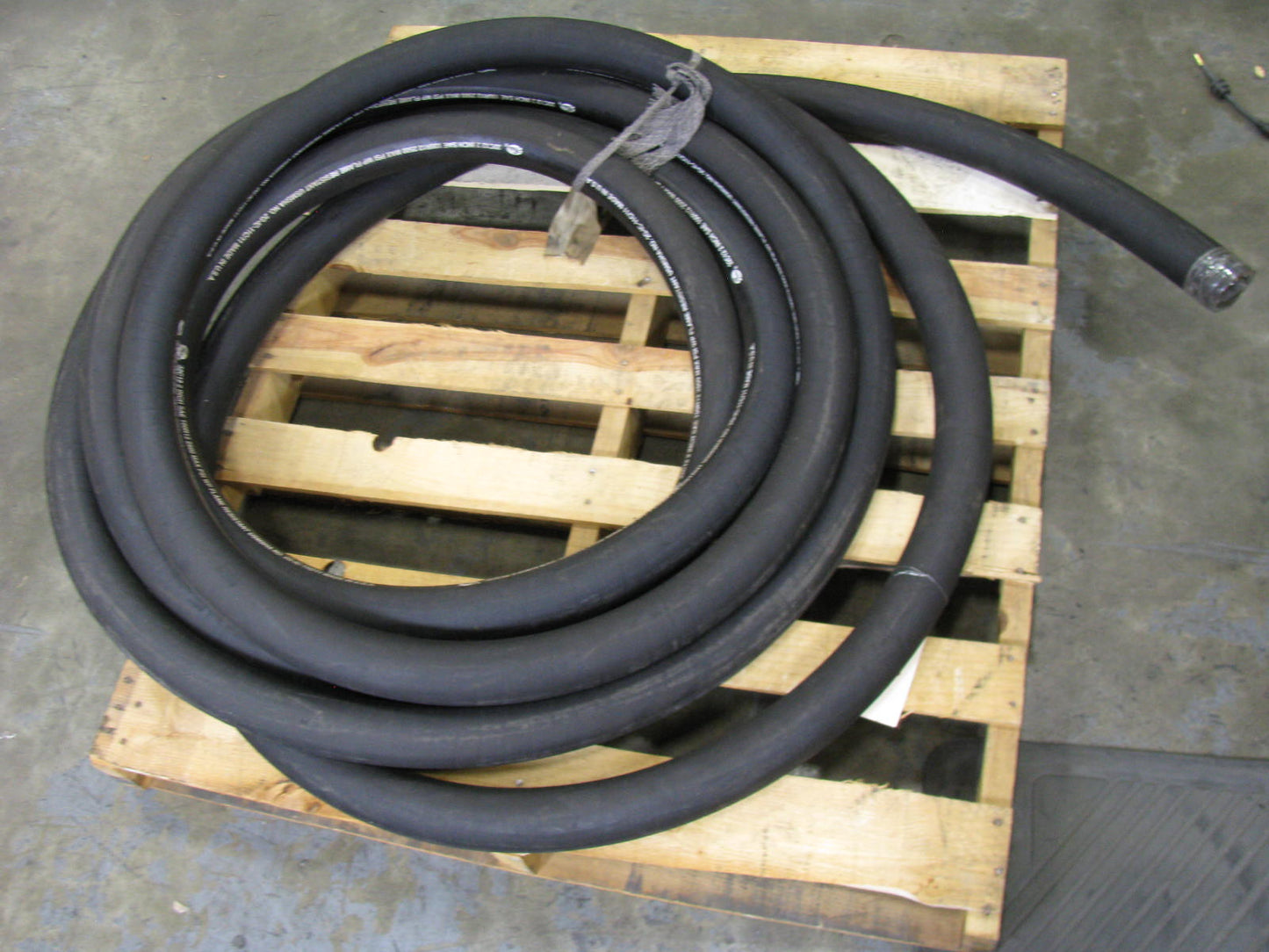 50 FEET - Gates SAE100R12 2'' Flame Resistant Hydraulic Hose 32C12 2500 PSI