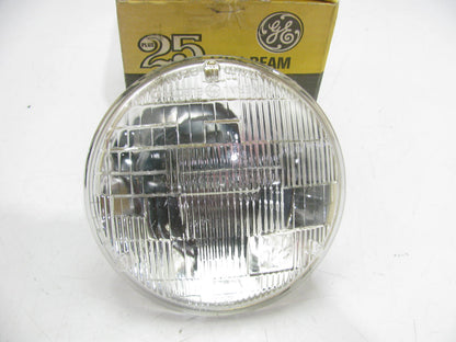 GE 4040 HD Sealed Beam Lamp Bulb PAR46 12.8 Volt 60/37.5 Watt