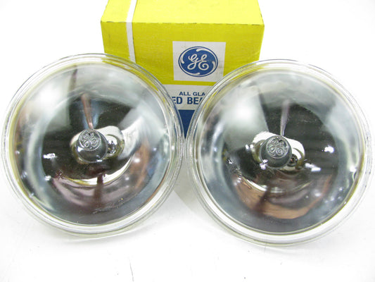 (2) GE 4435 Spotlamp Sealed Beam Lamp Light Bulbs 30W PAR46 12.8V