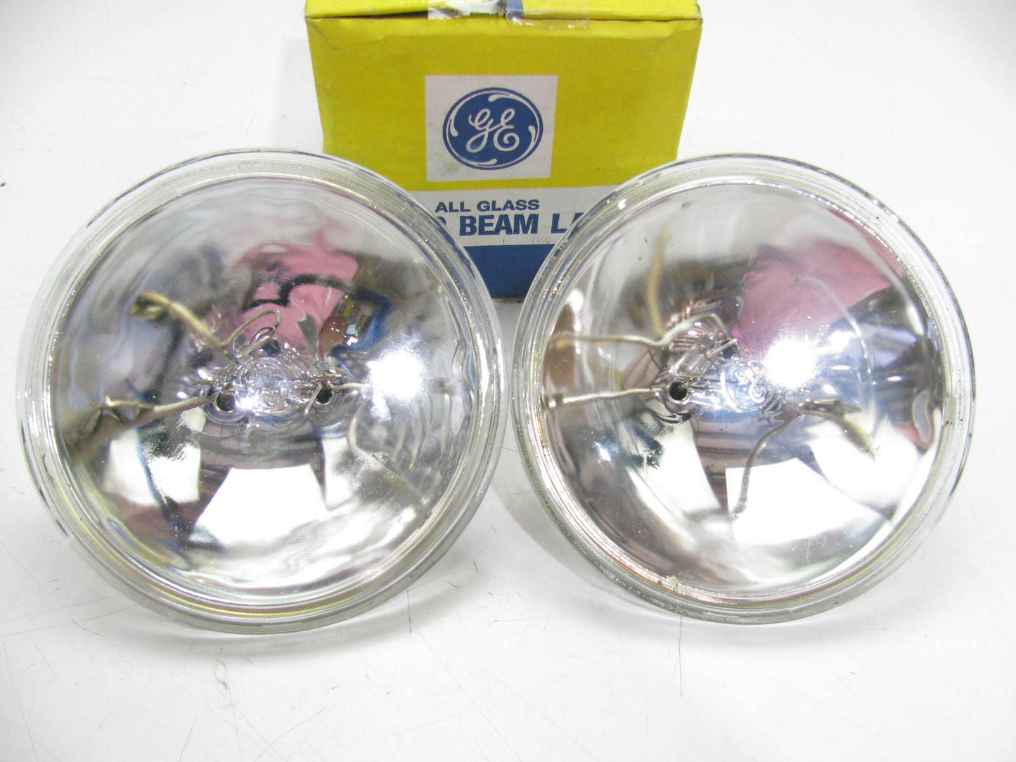 (2) GE 4532 Sealed Beam Lamp Light Bulb 28V 250/150 Watt