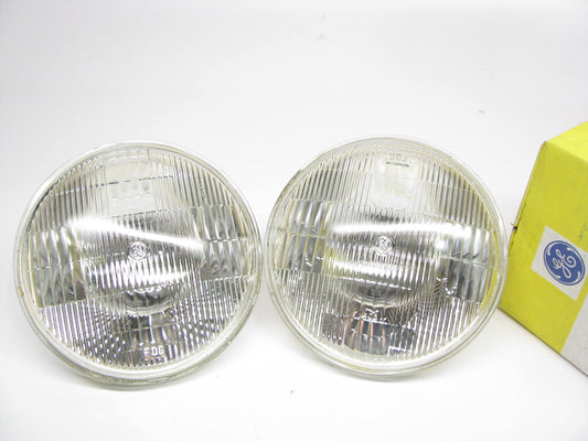 (2) GE 4570 150W 28V PAR46 Sealed Beam Aviation Light Lamp Bulb