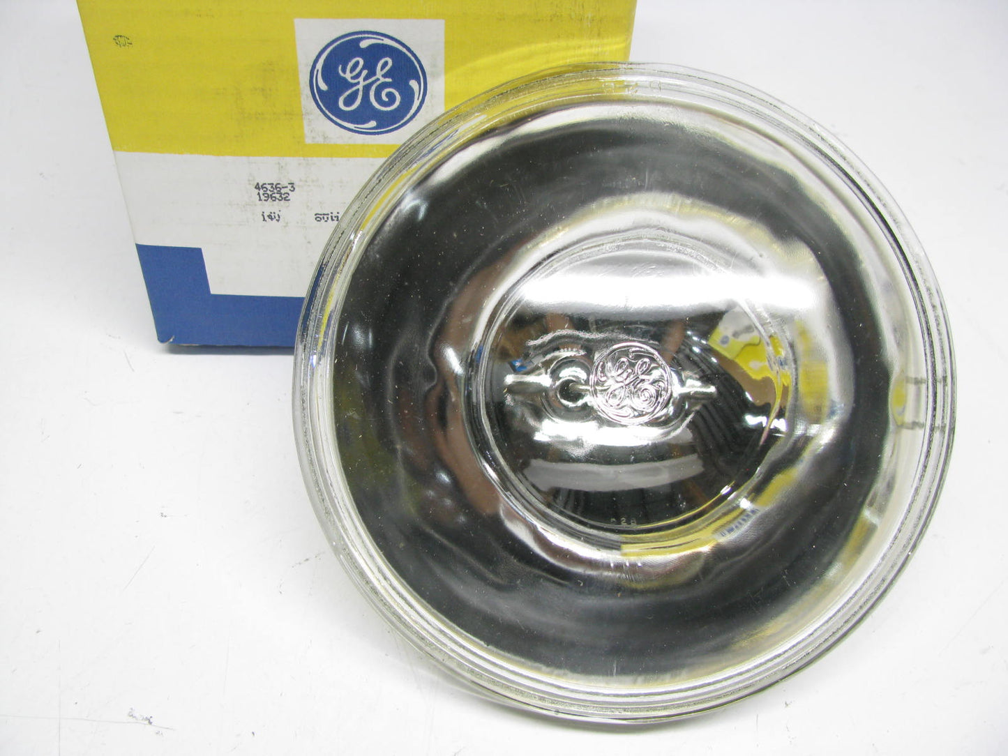 GE 4636-3 14V 80W  Sealed Beam Spot Light Bulb Lamp