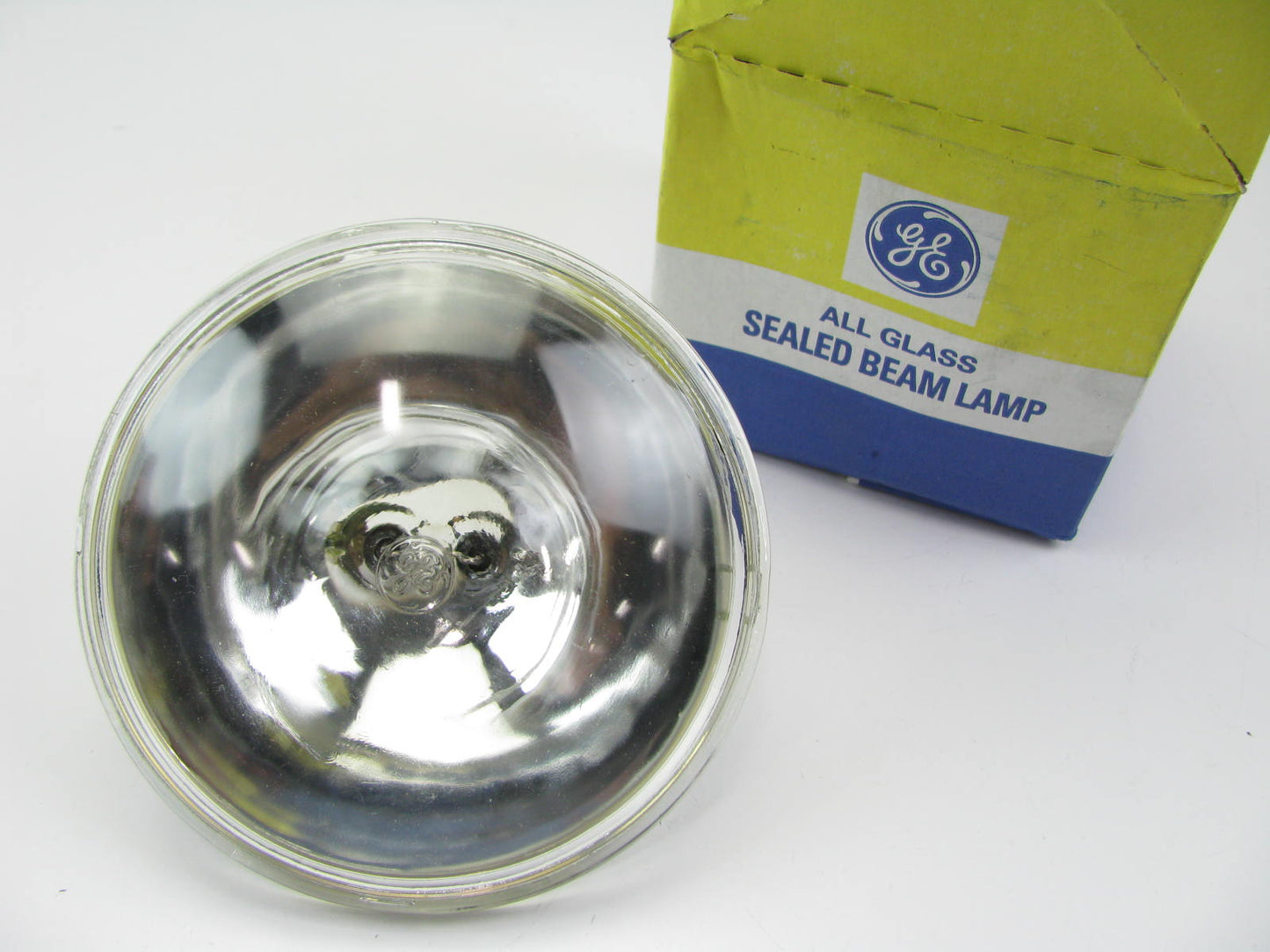 GE H7635 Sealed Beam Headlight Light Lamp Bulb PAR46 5-3/4'' 12V 50W