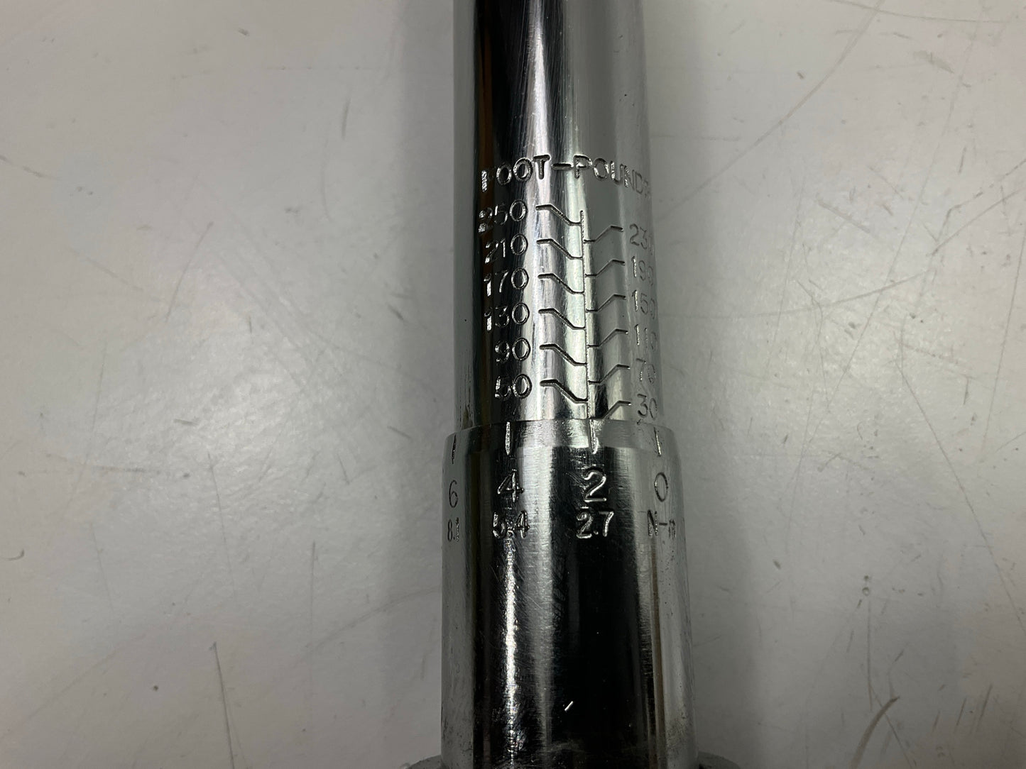 Gearwrench 85066 1/2'' Drive Micrometer Torque Wrench 30-250 Ft/lbs
