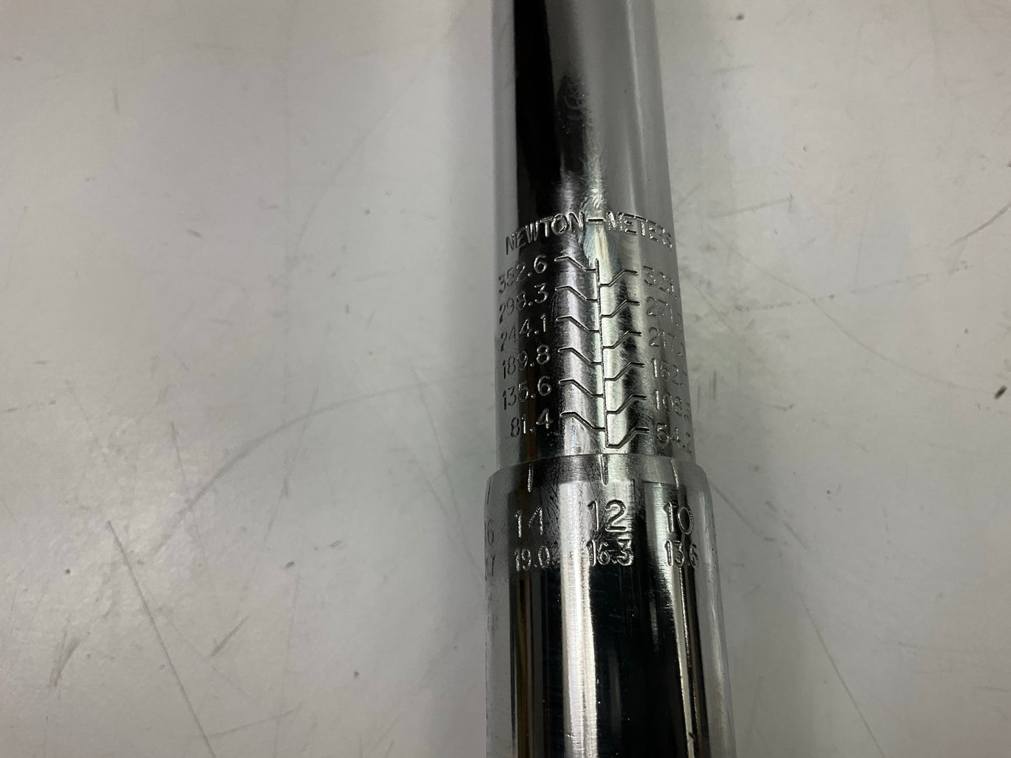 Gearwrench 85066 1/2'' Drive Micrometer Torque Wrench 30-250 Ft/lbs